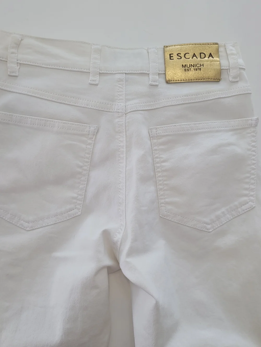 Escada Women's White Slim Jeans Size 32